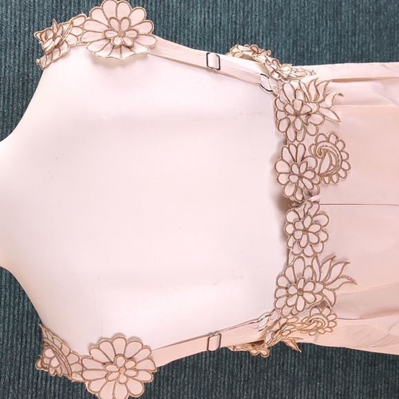 BCBGMaxAzria Cute Flowery Summer Dress! - Picture 9 of 16